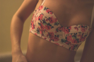 Guide des tailles pour soutien-gorge FR/US/UK : Trouver la bonne mesure